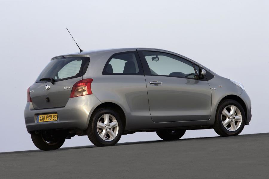  Toyota Yaris 2005 года  (фото 72 из 165)